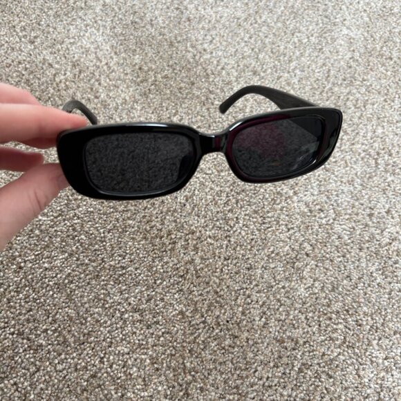 Black Plastic Y2K Square Sunglasses - Picture 4 of 7